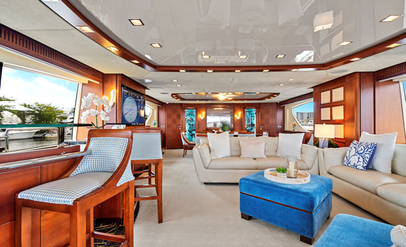 Charter Yacht Vivere Interior