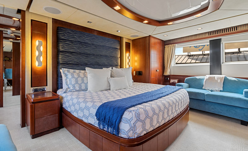 Charter Yacht Vivere Stateroom